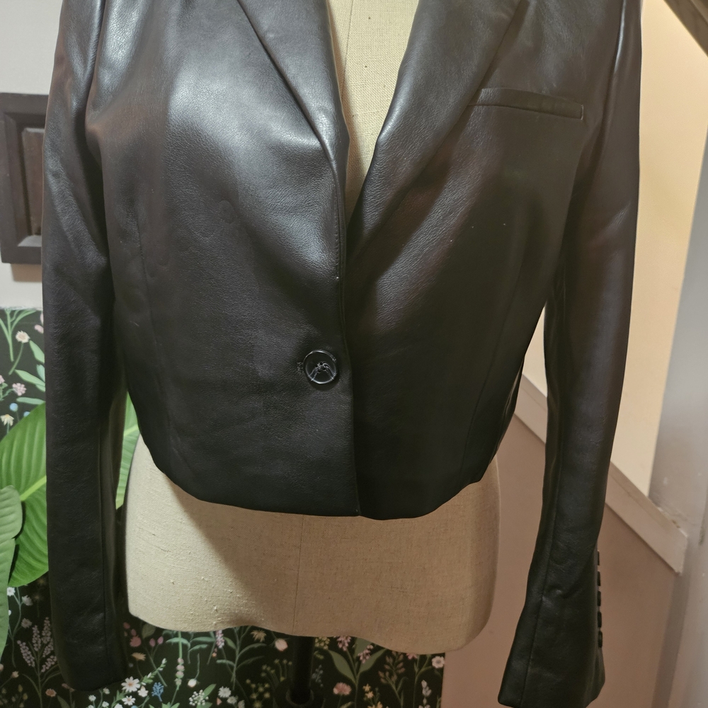 Suzy Shier Black Cropped Blazer Faux Leather